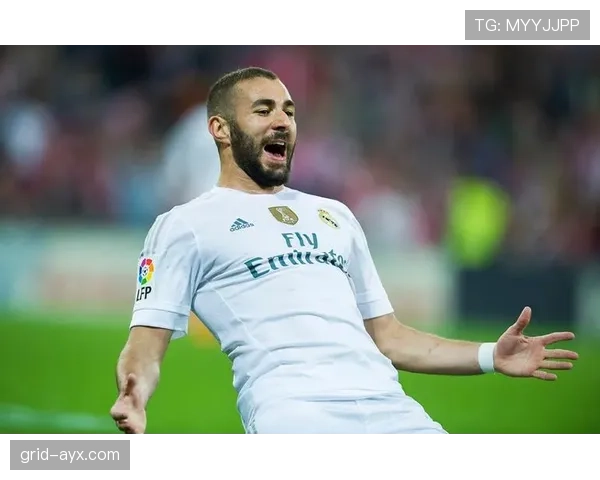 本泽马从辅助者到终结者的进攻角色进化解析