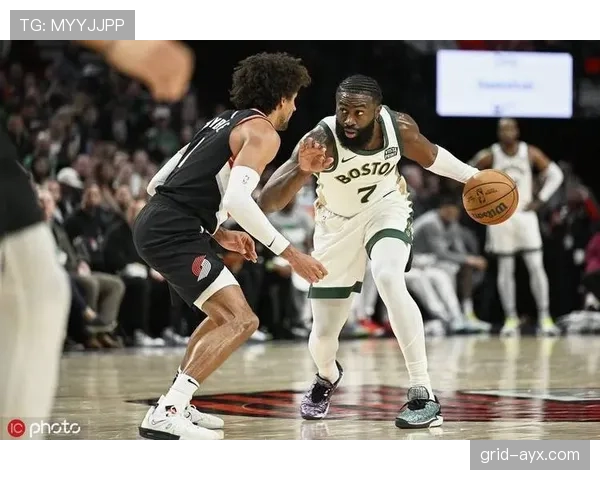 杰伦·布朗连续三场关键突破拉开得分差距提升球队核心价值