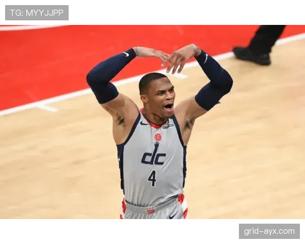 威少又双叒叕穿得像要去走秀，结果是从健身房出来的？